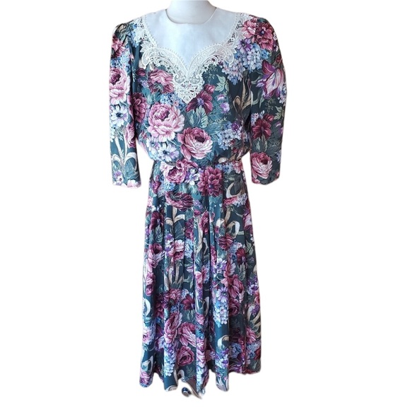Vintage Dresses & Skirts - NWOT 1980s Lisa II Floral Dress